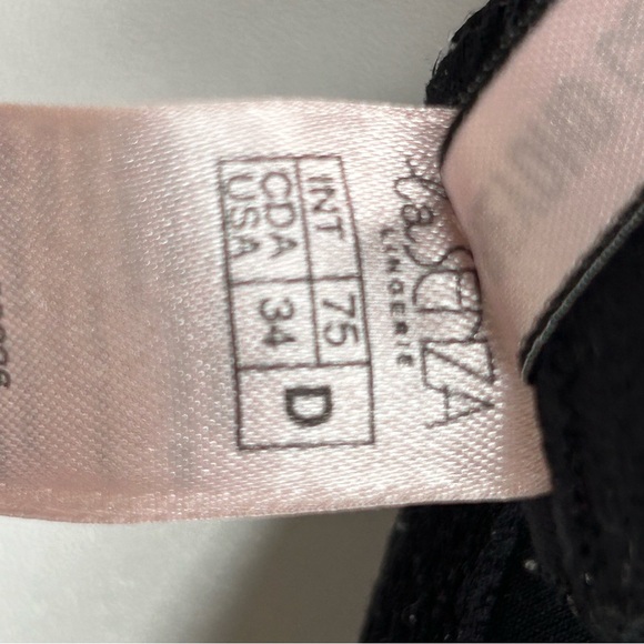 2 BRA SET Victoria’s Secret Very Sexy in Black and La Senza Beyond Cleav… - Picture 14 of 16